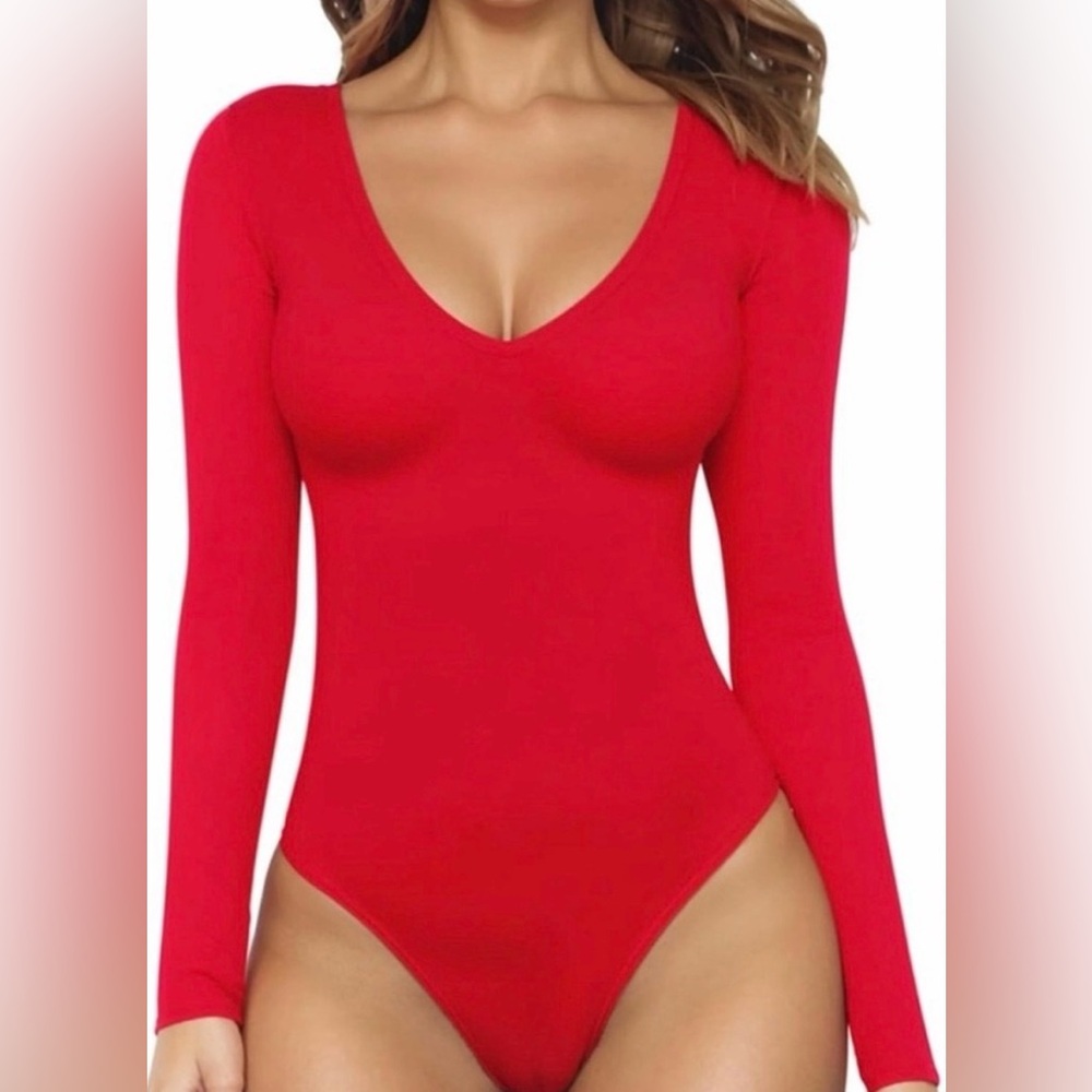 Mangopop NWT Vneck Long Sleeve Bodysuit with snap closure Size Small